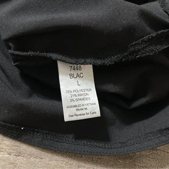 MEDCOUTURE L Touch Black Short Sleeve One Pocket V-Neck Scrub Top - Picture 12 of 15